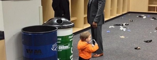 Peyton Manning Congratulates Ray Lewis After the Game